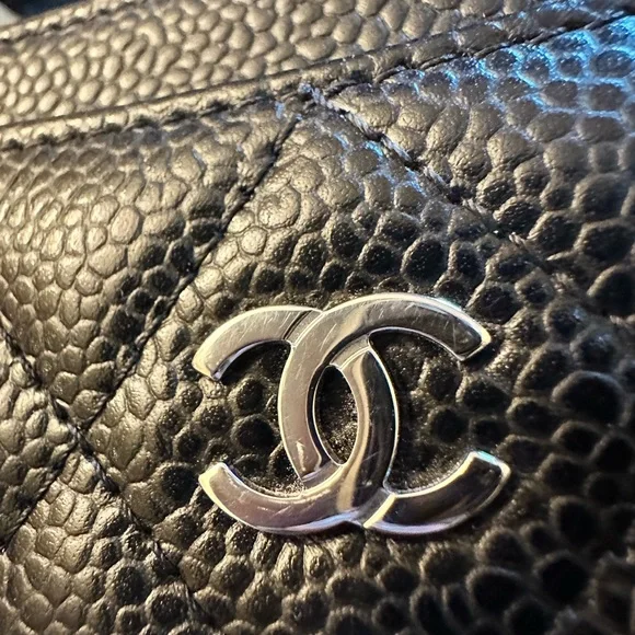 CHANEL Quilted Black Card Holder - Picture 13 of 16